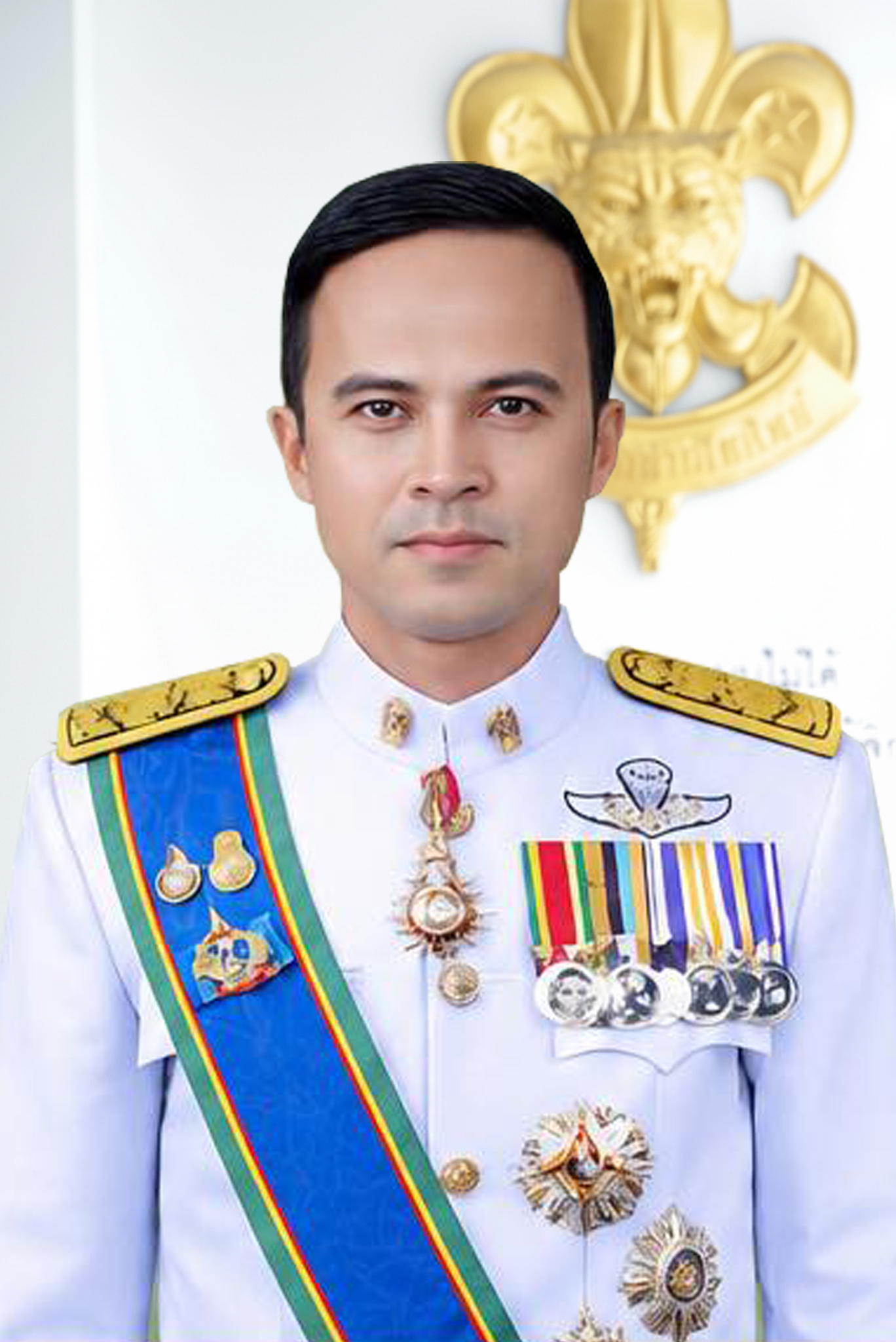 นายเอกราช ชวีวัฒน์
